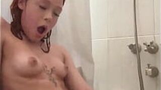 Sexy Redhead Latina Scarlett Hart Masturbating With Showerhead porn video